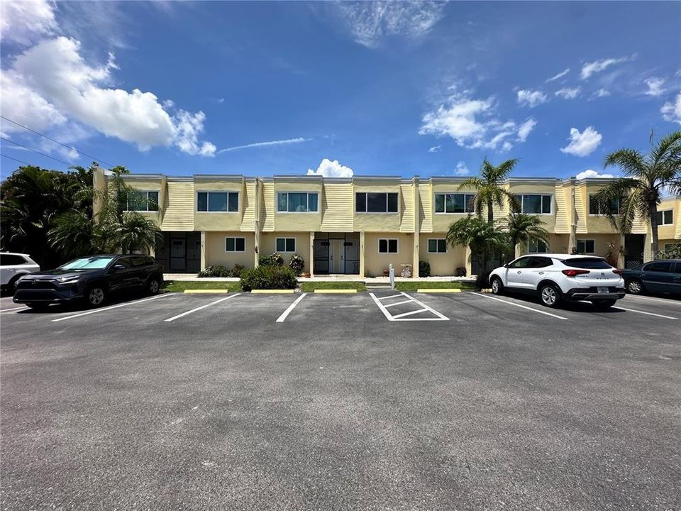 Activo con contrato: $149,900 (2 camas, 1 baños, 999 Pies cuadrados)