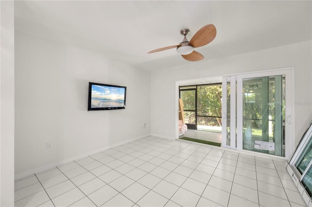 Activo con contrato: $149,900 (2 camas, 1 baños, 999 Pies cuadrados)