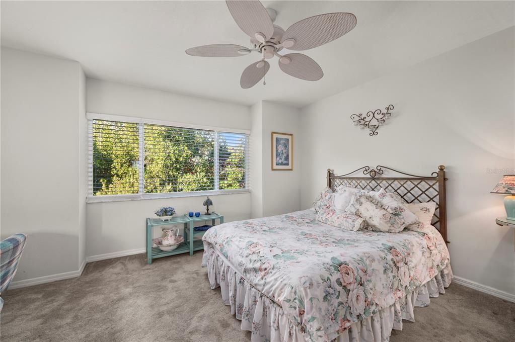 Activo con contrato: $149,900 (2 camas, 1 baños, 999 Pies cuadrados)