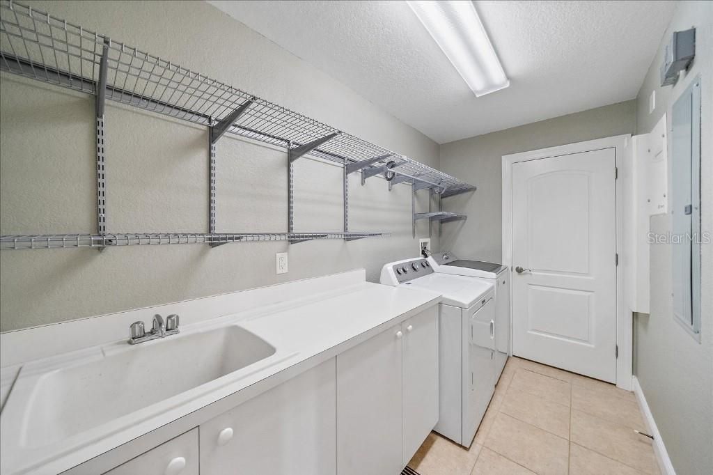 For Sale: $699,000 (3 beds, 2 baths, 1736 Square Feet)