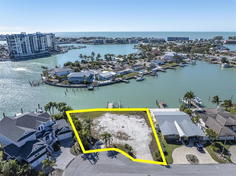 Недавно продано: $1,395,000 (0.32 acres)