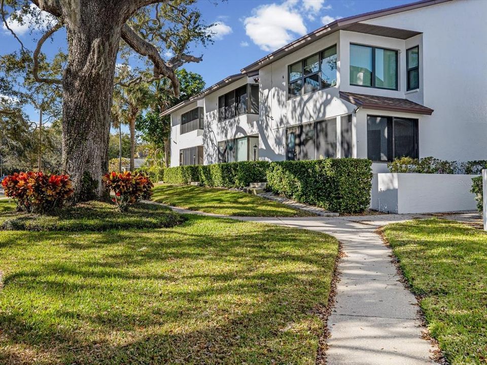 For Sale: $395,000 (2 beds, 2 baths, 1197 Square Feet)