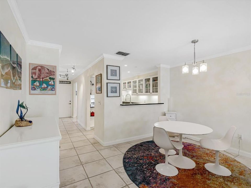 For Sale: $395,000 (2 beds, 2 baths, 1197 Square Feet)