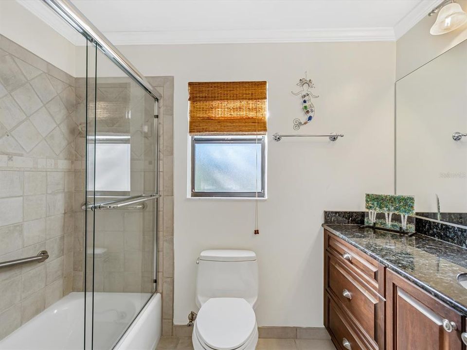 For Sale: $395,000 (2 beds, 2 baths, 1197 Square Feet)