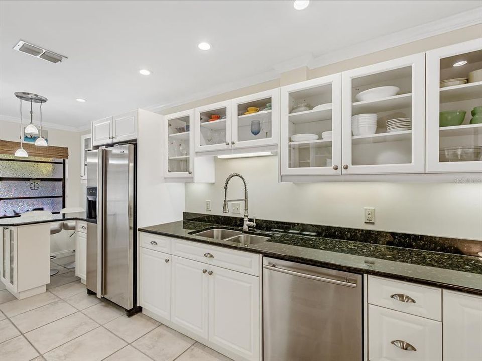 For Sale: $395,000 (2 beds, 2 baths, 1197 Square Feet)