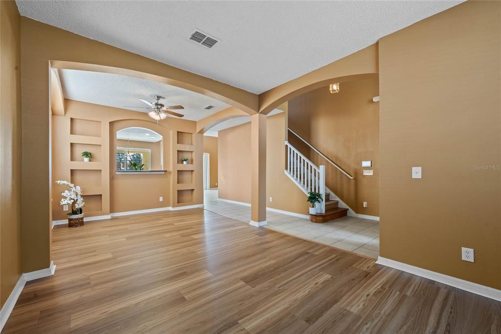 Под контрактом: $499,000 (6 спален, 5 ванн, 2834 Квадратных фут)