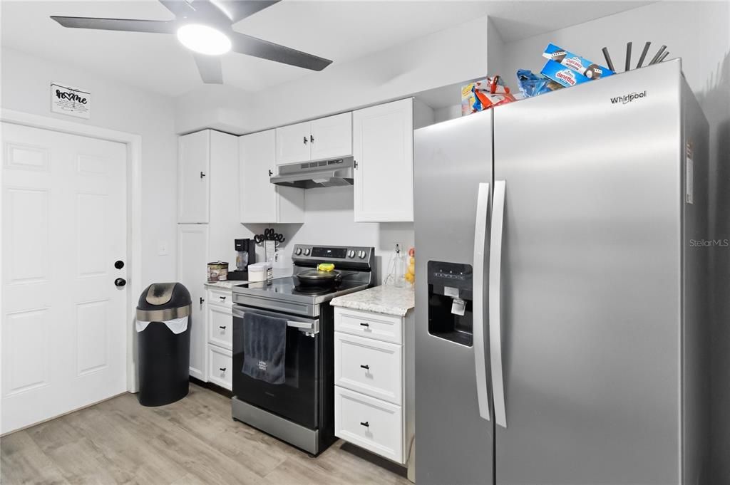 Под контрактом: $220,000 (3 спален, 2 ванн, 1528 Квадратных фут)
