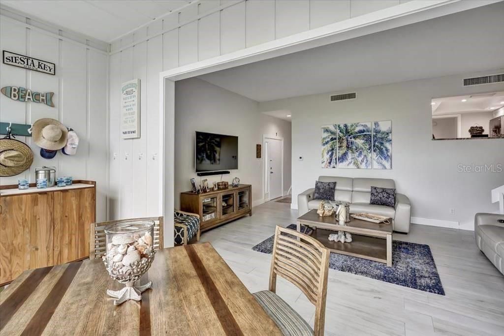 В аренду: $12,296 (2 спален, 2 ванн, 1319 Квадратных фут)