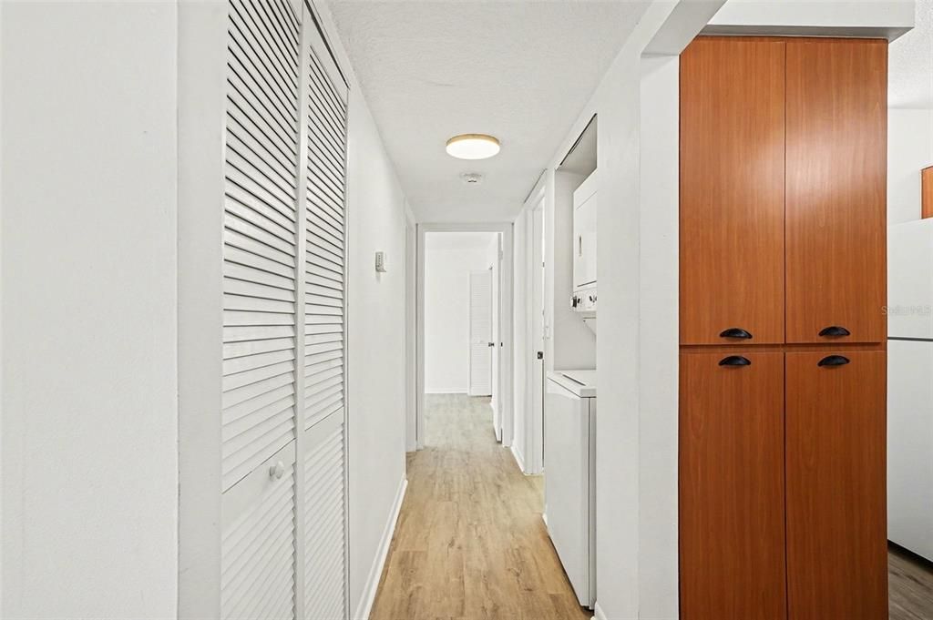 На продажу: $161,000 (2 спален, 2 ванн, 975 Квадратных фут)