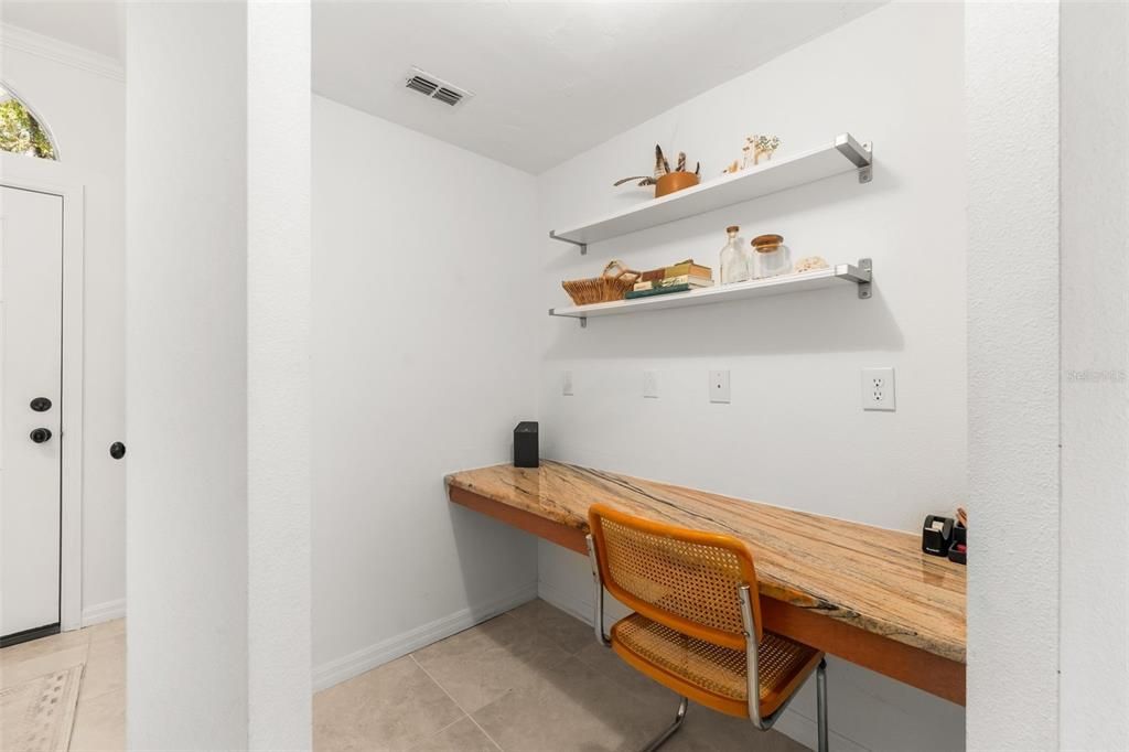 Под контрактом: $239,000 (3 спален, 2 ванн, 1369 Квадратных фут)