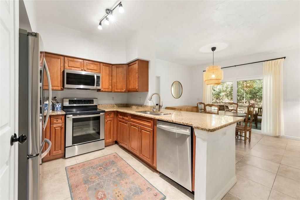 Под контрактом: $239,000 (3 спален, 2 ванн, 1369 Квадратных фут)