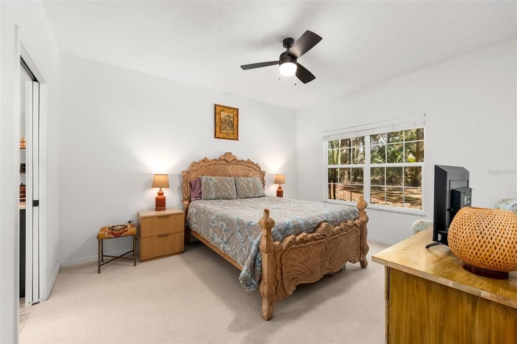 Под контрактом: $239,000 (3 спален, 2 ванн, 1369 Квадратных фут)