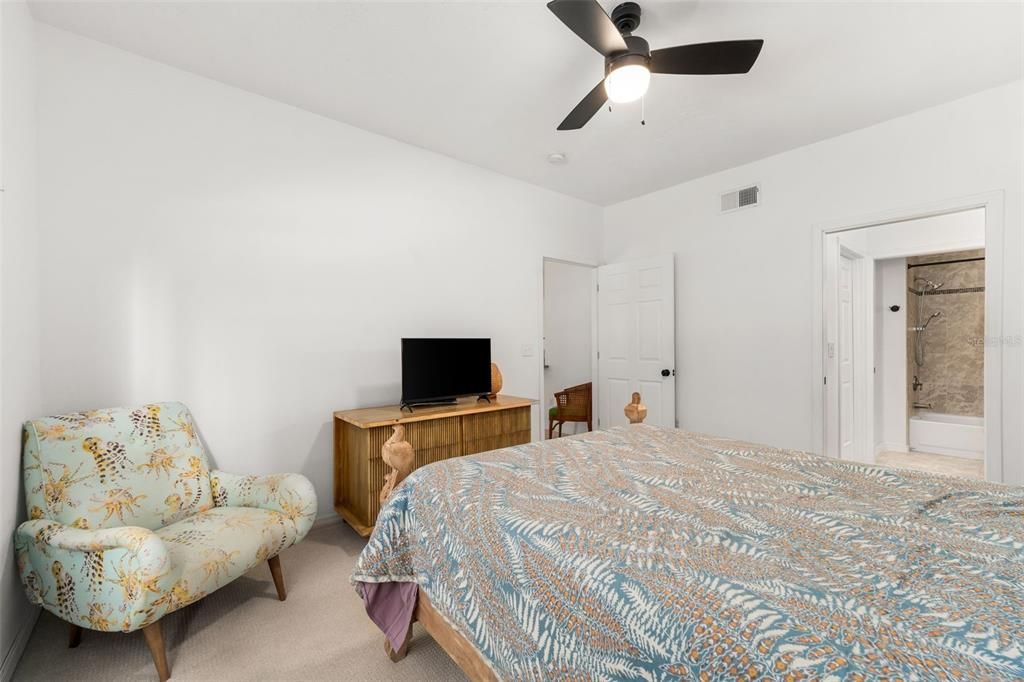 Под контрактом: $239,000 (3 спален, 2 ванн, 1369 Квадратных фут)