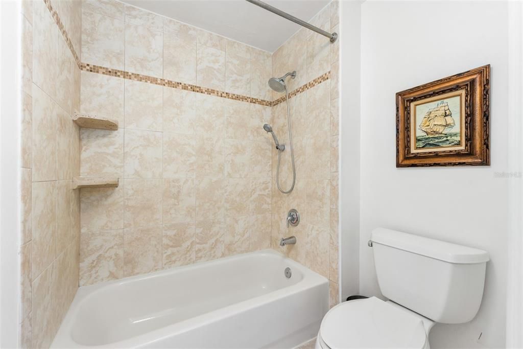 Под контрактом: $239,000 (3 спален, 2 ванн, 1369 Квадратных фут)