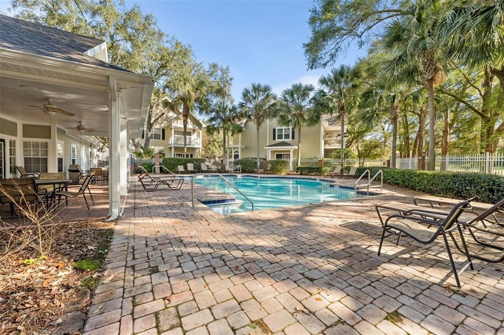 Под контрактом: $239,000 (3 спален, 2 ванн, 1369 Квадратных фут)