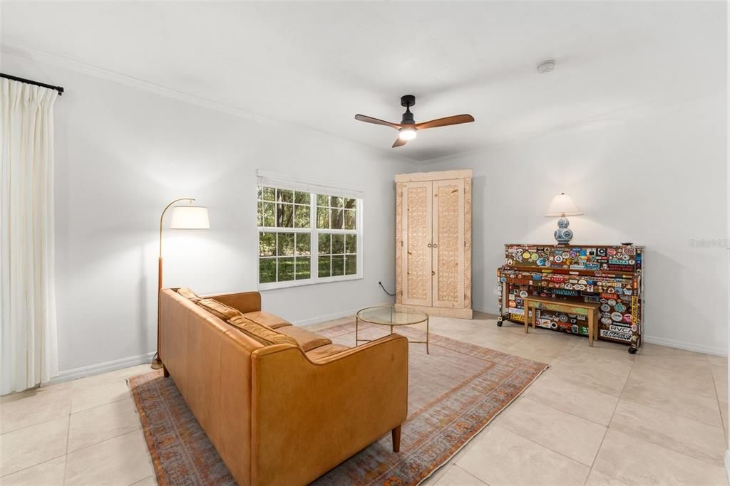 Под контрактом: $239,000 (3 спален, 2 ванн, 1369 Квадратных фут)