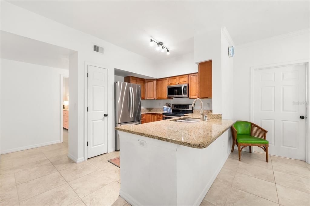 Под контрактом: $239,000 (3 спален, 2 ванн, 1369 Квадратных фут)