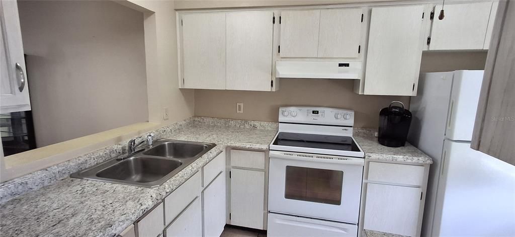 Active With Contract: $94,000 (2 beds, 2 baths, 865 Square Feet)