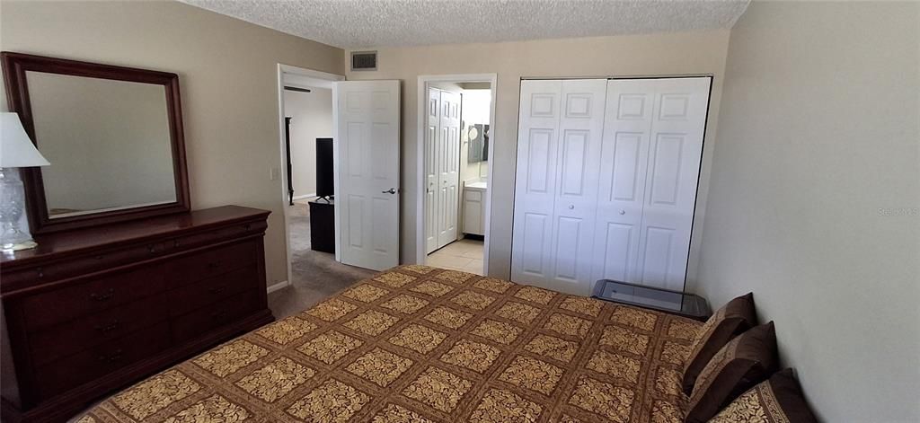 Active With Contract: $94,000 (2 beds, 2 baths, 865 Square Feet)