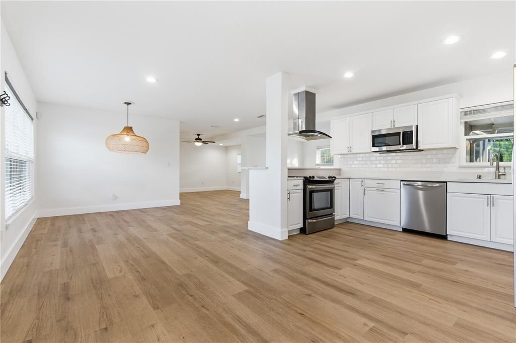 На продажу: $649,900 (3 спален, 2 ванн, 1833 Квадратных фут)