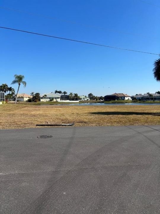 На продажу: $73,000 (0.22 acres)