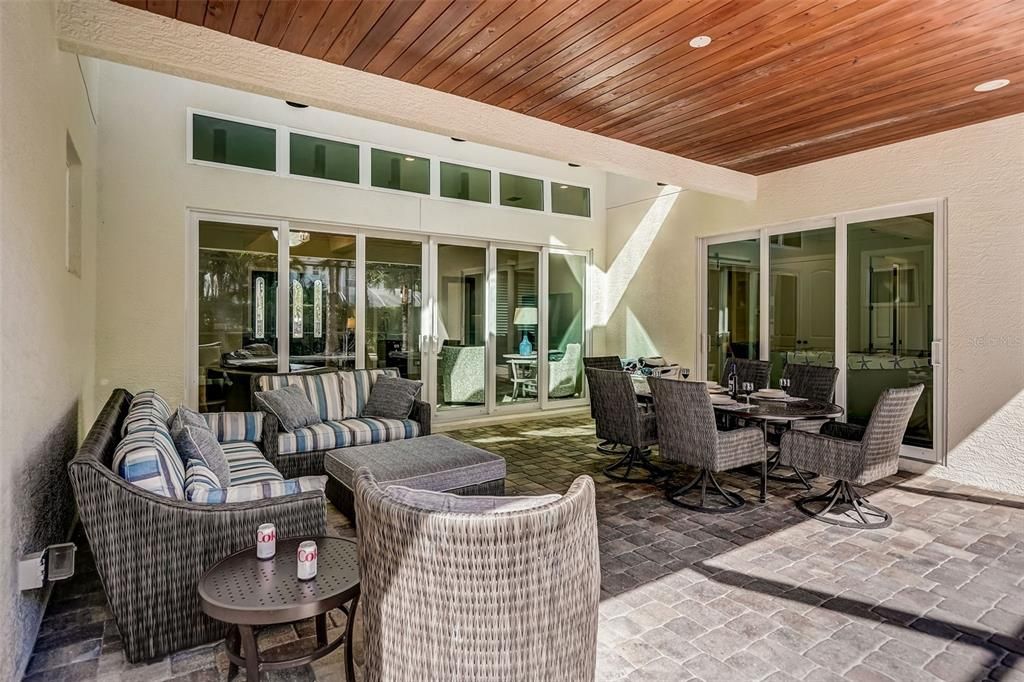 Activo con contrato: $2,600,000 (5 camas, 5 baños, 3043 Pies cuadrados)