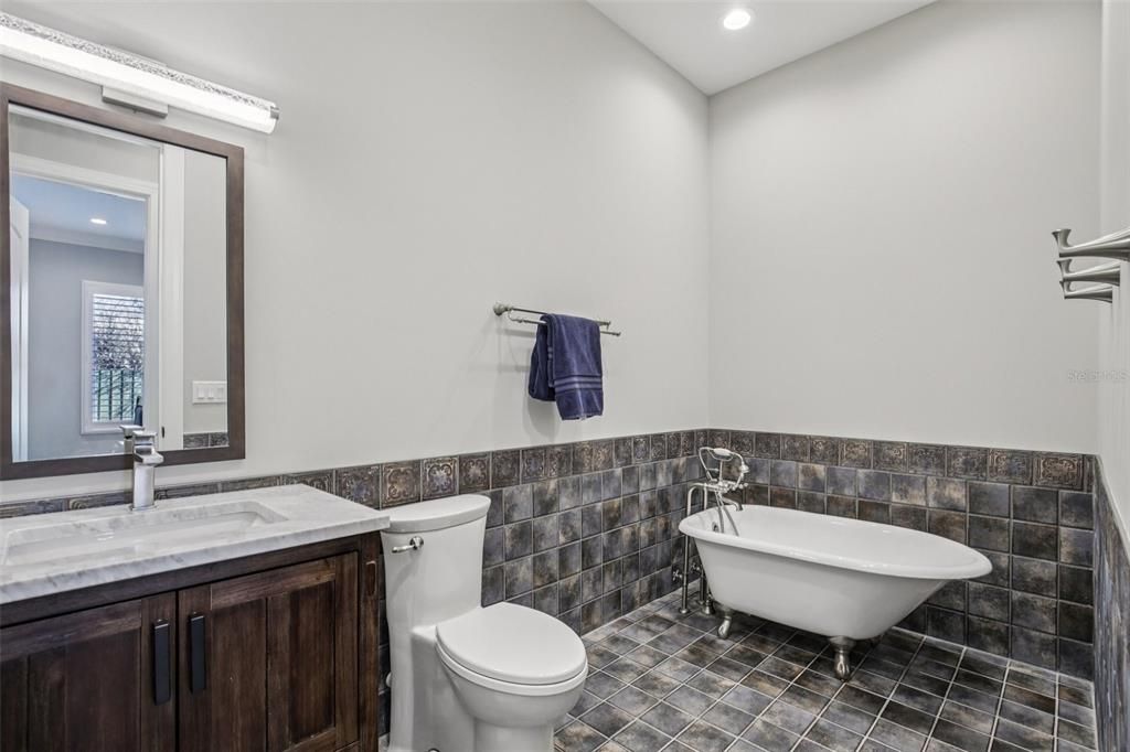 Activo con contrato: $2,600,000 (5 camas, 5 baños, 3043 Pies cuadrados)