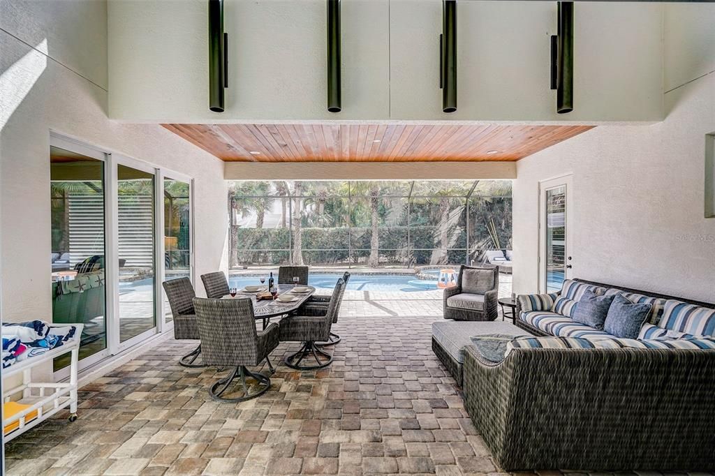 Activo con contrato: $2,600,000 (5 camas, 5 baños, 3043 Pies cuadrados)
