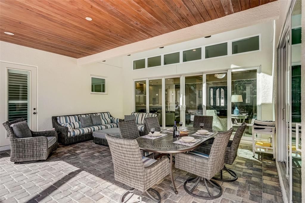 Activo con contrato: $2,600,000 (5 camas, 5 baños, 3043 Pies cuadrados)