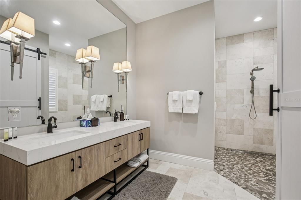 Activo con contrato: $2,600,000 (5 camas, 5 baños, 3043 Pies cuadrados)