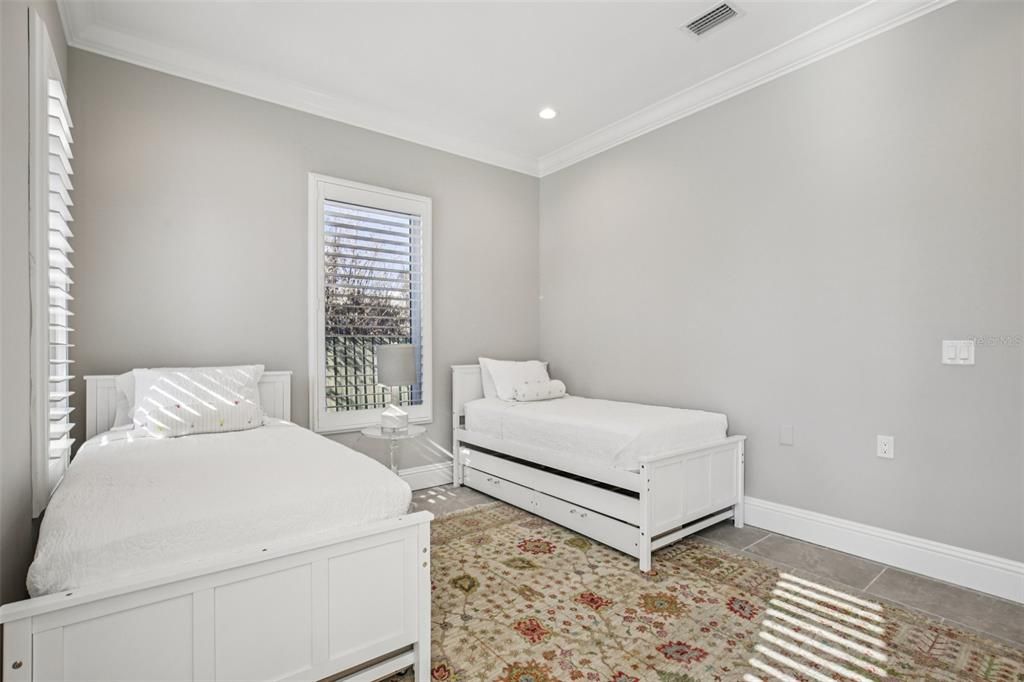 Activo con contrato: $2,600,000 (5 camas, 5 baños, 3043 Pies cuadrados)