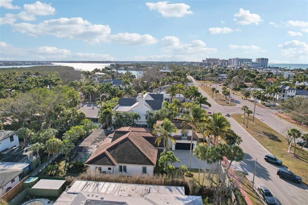 Activo con contrato: $2,600,000 (5 camas, 5 baños, 3043 Pies cuadrados)