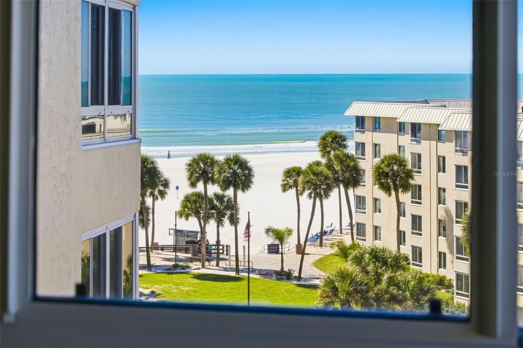 Active With Contract: $1,385,000 (2 beds, 2 baths, 1334 Square Feet)