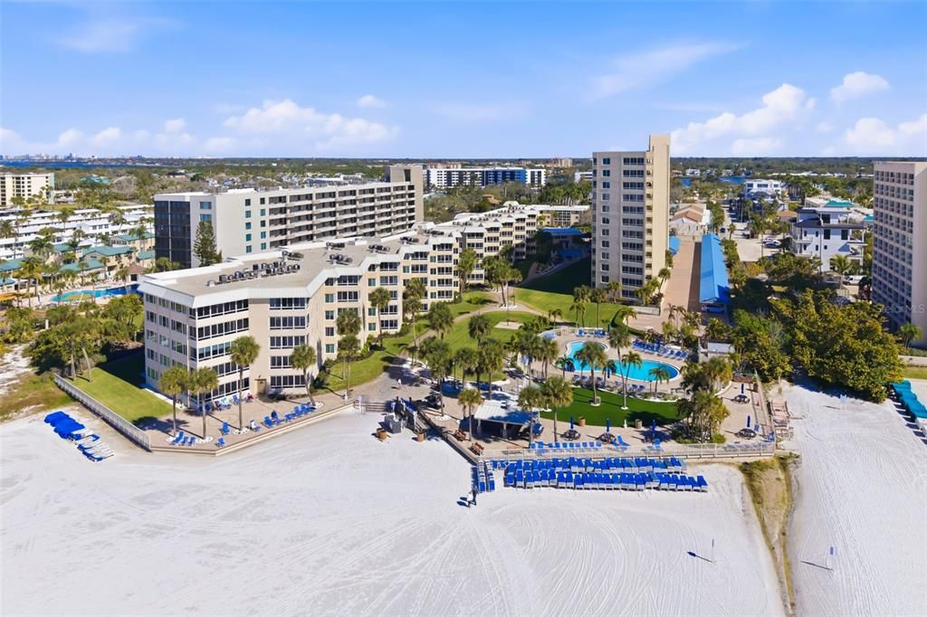 Active With Contract: $1,385,000 (2 beds, 2 baths, 1334 Square Feet)