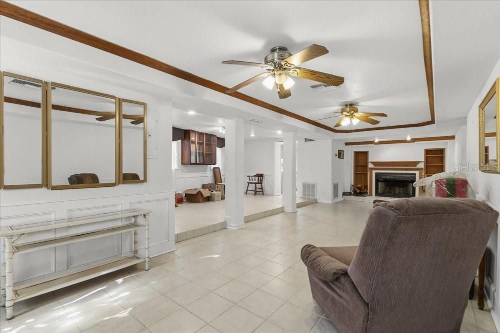 Active With Contract: $475,000 (4 beds, 2 baths, 1926 Square Feet)