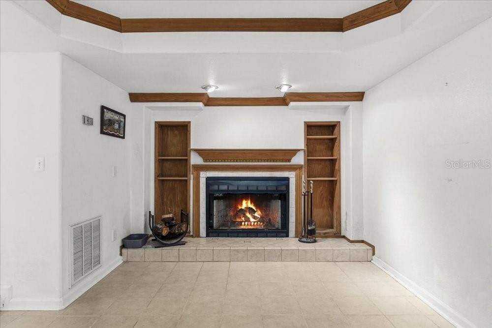 Active With Contract: $475,000 (4 beds, 2 baths, 1926 Square Feet)