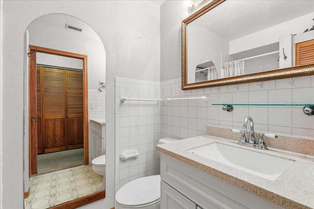 Active With Contract: $475,000 (4 beds, 2 baths, 1926 Square Feet)