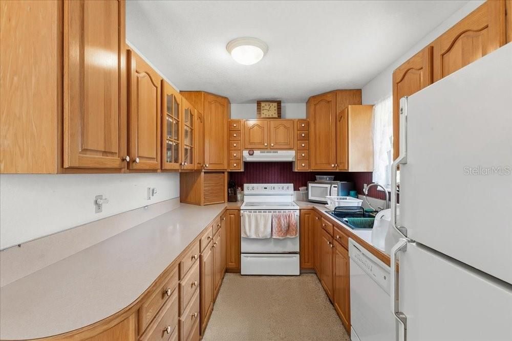 Active With Contract: $475,000 (4 beds, 2 baths, 1926 Square Feet)