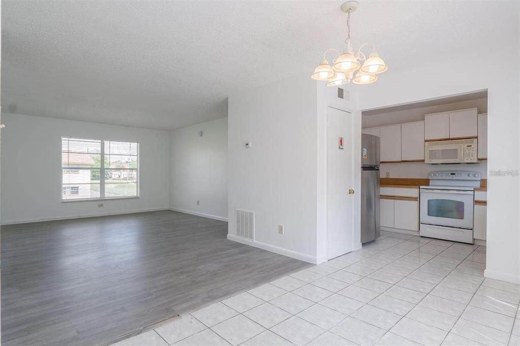 For Rent: $1,450 (2 beds, 2 baths, 1118 Square Feet)