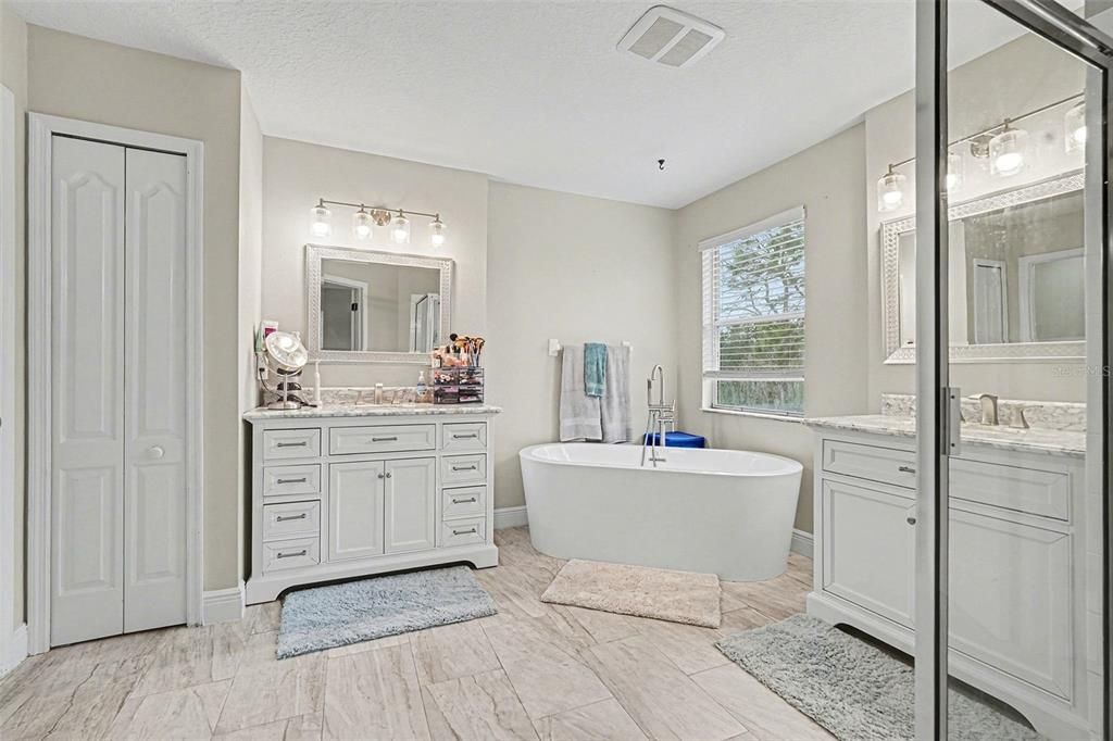 Active With Contract: $640,000 (5 beds, 3 baths, 3452 Square Feet)