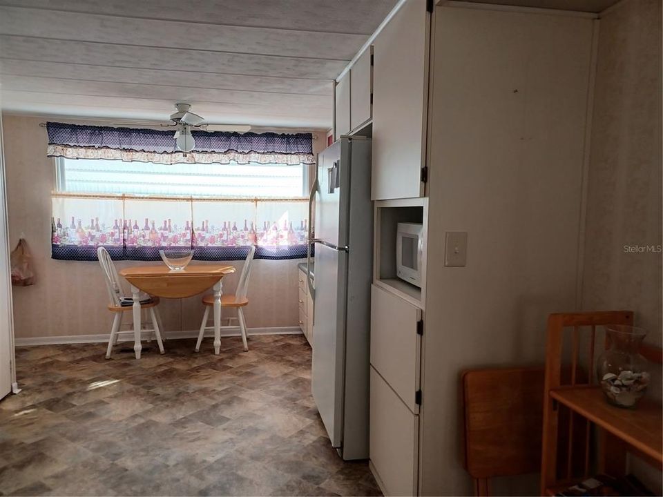 For Sale: $79,900 (2 beds, 1 baths, 672 Square Feet)