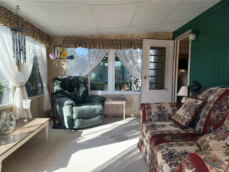 For Sale: $79,900 (2 beds, 1 baths, 672 Square Feet)