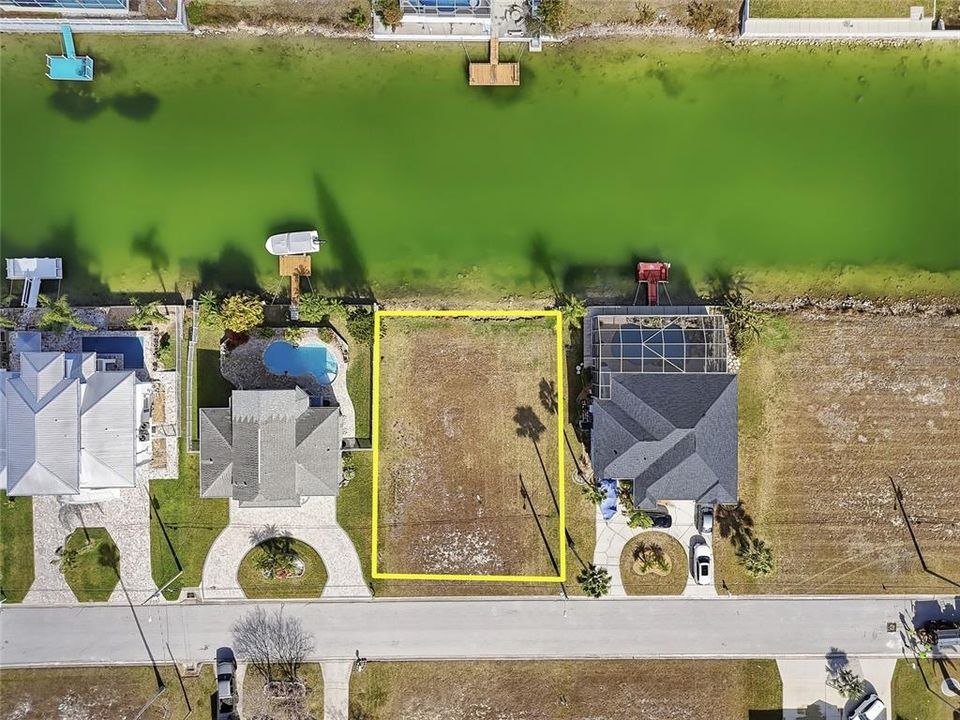 На продажу: $74,000 (0.17 acres)