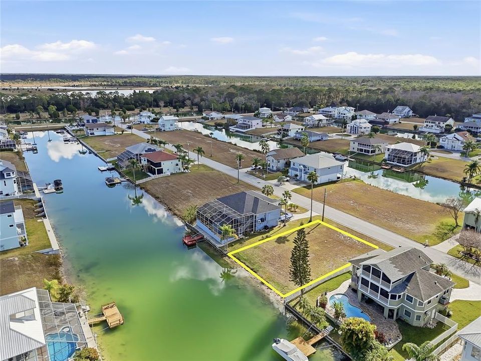 На продажу: $74,000 (0.17 acres)