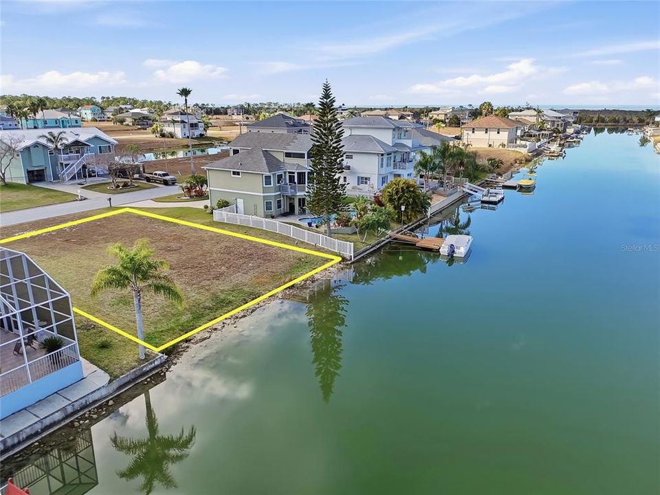 На продажу: $74,000 (0.17 acres)