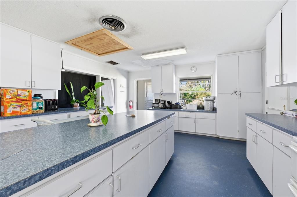 На продажу: $1,400,000 (0 спален, 0 ванн, 4650 Квадратных фут)