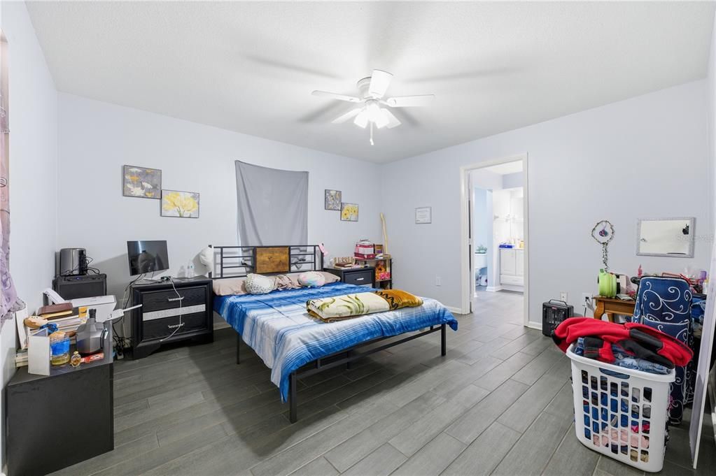 На продажу: $1,400,000 (0 спален, 0 ванн, 4650 Квадратных фут)