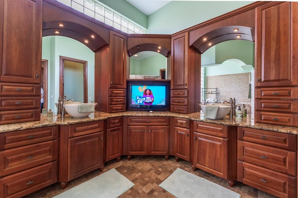 For Sale: $2,450,000 (4 beds, 4 baths, 6999 Square Feet)