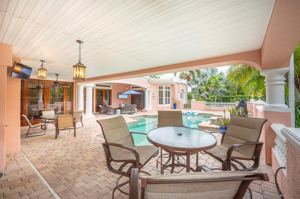For Sale: $2,450,000 (4 beds, 4 baths, 6999 Square Feet)