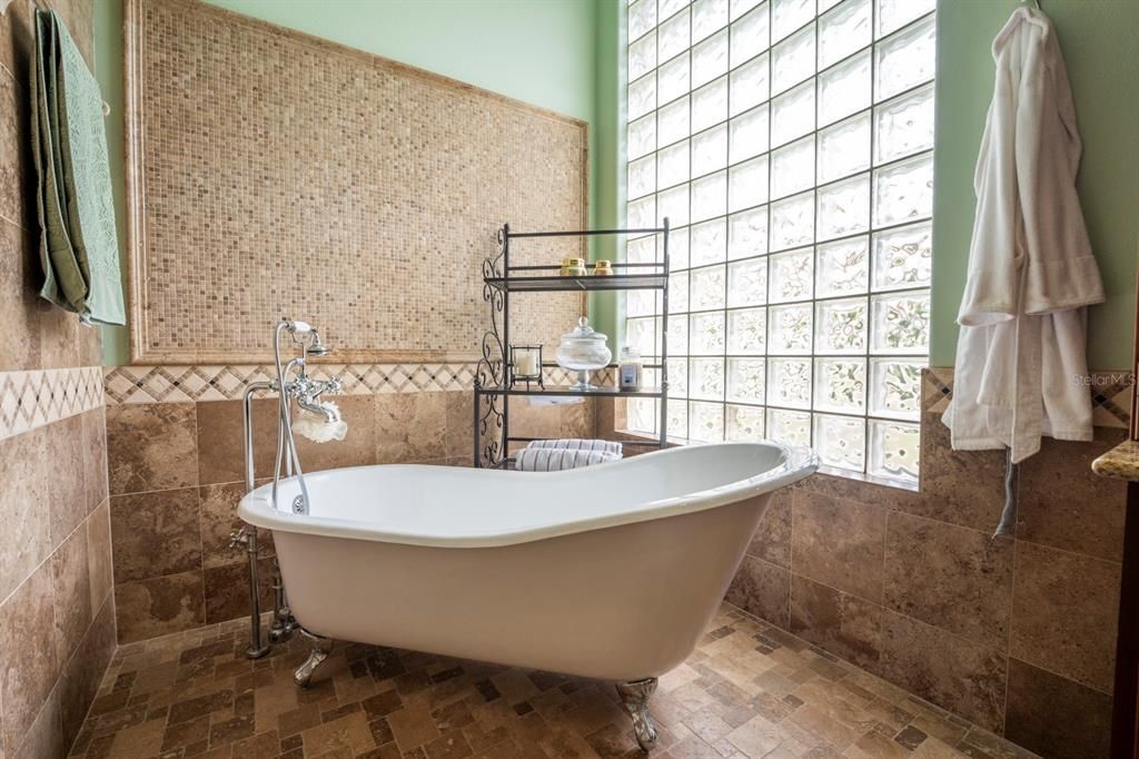 For Sale: $2,450,000 (4 beds, 4 baths, 6999 Square Feet)